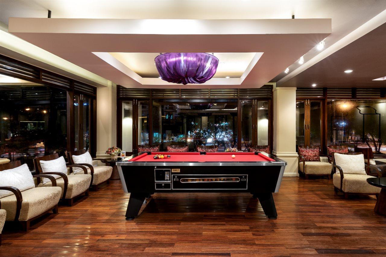 빠통 파라곤 리조트 앤 스파  Patong 외부 사진 The Pool Table at the lobby