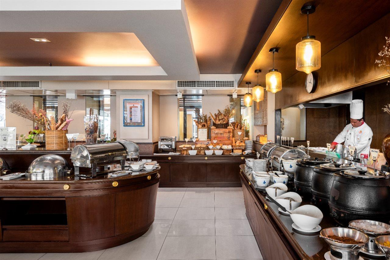 빠통 파라곤 리조트 앤 스파  Patong 외부 사진 The buffet at the hotel