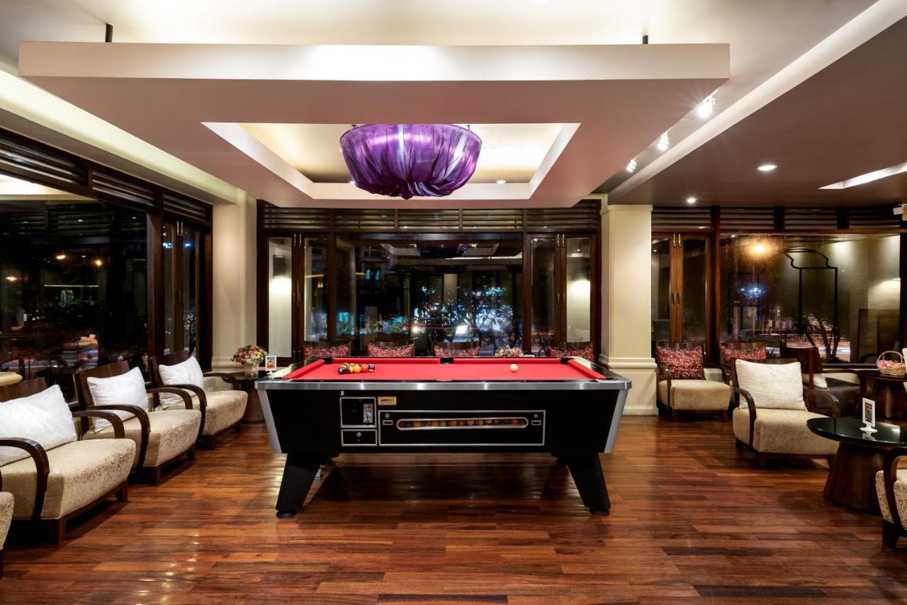 빠통 파라곤 리조트 앤 스파  Patong 외부 사진 The Pool Table at the lobby