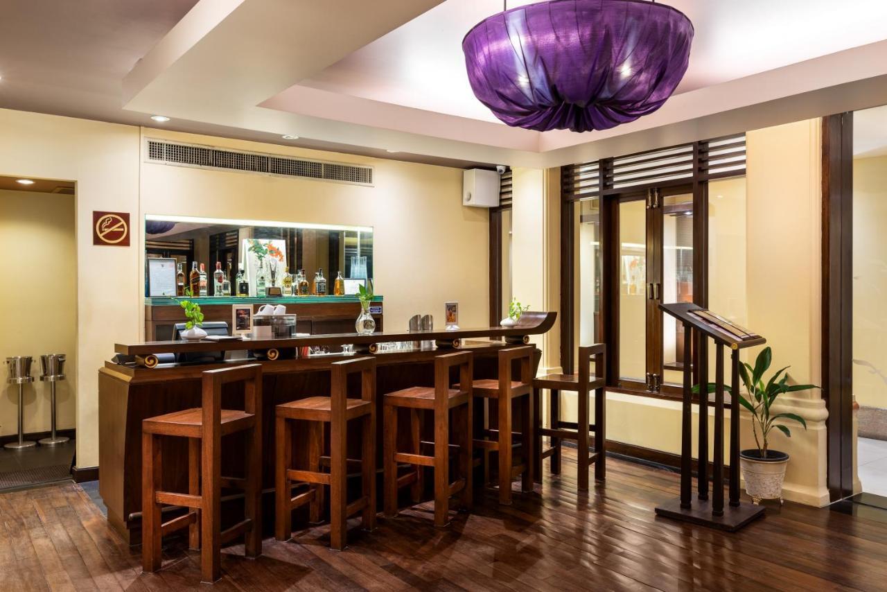 빠통 파라곤 리조트 앤 스파  Patong 외부 사진 The bar at the hotel
