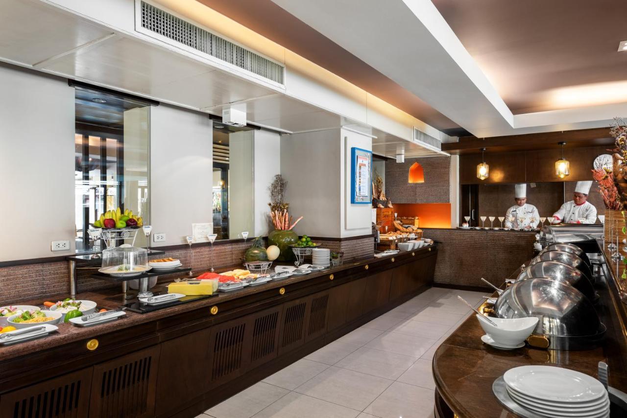빠통 파라곤 리조트 앤 스파  Patong 외부 사진 The buffet at the hotel