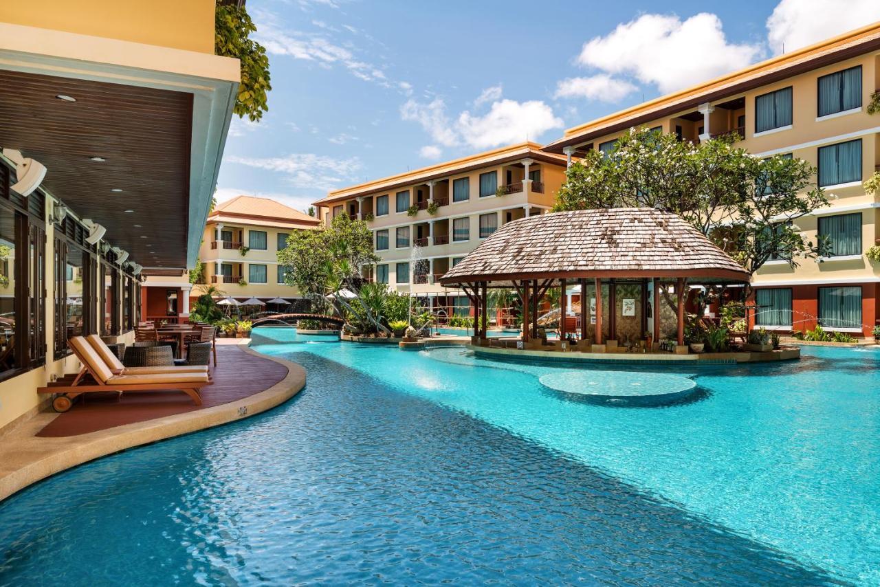 빠통 파라곤 리조트 앤 스파  Patong 외부 사진 The swimming pool at the hotel